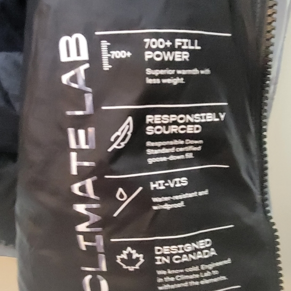 Aritizia Superpuff Vest Silver Medium - Picture 5 of 5